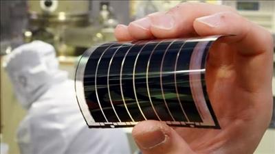 Nhật Bản đẩy mạnh đầu tư loại pin mặt trời siêu mỏng, có thể uốn cong