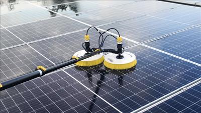 Dịch vụ mới: Làm vệ sinh pin năng lượng mặt trời