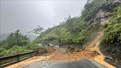 Chủ động phòng ngừa nguy cơ ngập lụt, sạt lở, bảo đảm an toàn giao thông
