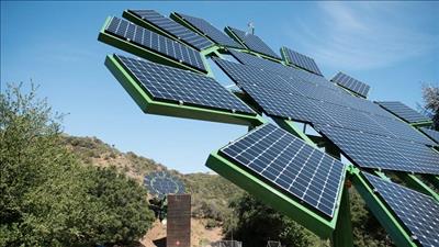 Phát triển năng lượng mặt trời và các năng lượng mới