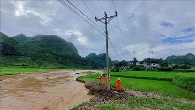 Sơn La: Cấp điện trở lại cho hơn 15.000 khách hàng bị ảnh hưởng bởi mưa lũ