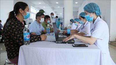 Đổi mới mạnh mẽ tư duy và hành động trong công tác chăm sóc sức khỏe nhân dân