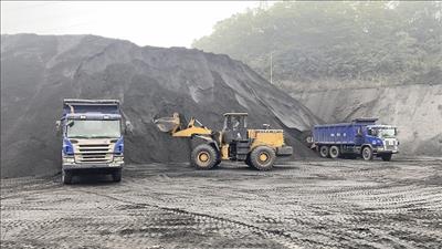 Đẩy mạnh sản xuất và tiêu thụ than, đảm bảo an toàn lao động