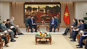 Khuyến khích doanh nghiệp Thụy Điển phát triển hệ sinh thái dệt may tuần hoàn tại Việt Nam