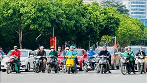 Bắc Bộ trời nắng về trưa chiều, Trung Bộ và Nam Bộ có mưa to