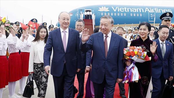 Tổng Bí thư, Chủ tịch nước Tô Lâm và Phu nhân bắt đầu chuyến thăm cấp Nhà nước đến Trung Quốc