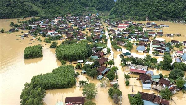 Thủ tướng chỉ đạo khắc phục nhanh hậu quả mưa lũ tại Trung Bộ, sớm ổn định đời sống nhân dân
