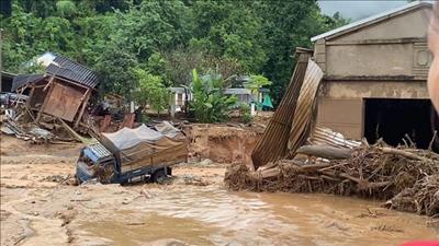 Thủ tướng chỉ đạo tập trung khắc phục hậu quả thiên tai, ổn định đời sống nhân dân