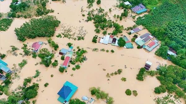 Thủ tướng chỉ đạo tập trung khôi phục sản xuất kinh doanh, ổn định đời sống nhân dân sau bão lũ