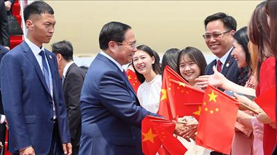 Thủ tướng tới Thiên Tân, bắt đầu chuyến công tác dự Hội nghị WEF và làm việc tại Trung Quốc