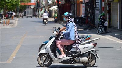 Bắc Bộ mưa dông, nhiều nơi tại Trung Bộ và Nam Bộ nắng nóng gay gắt