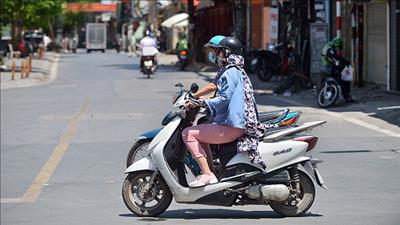 Bắc Bộ và Nam Bộ có mưa dông, Trung Bộ nắng nóng