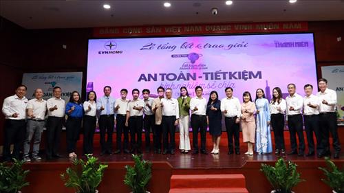 Trao giải cuộc thi Tiết kiệm điện thành thói quen lần 3