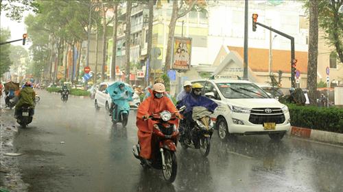 Miền Bắc Bộ có nắng, miền Nam mưa dông rải rác