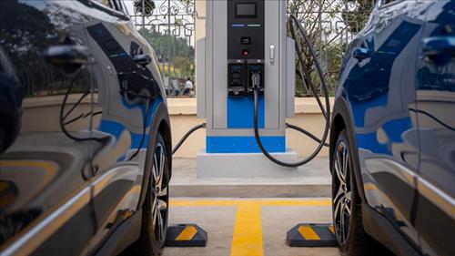 Hà Nội: Đề xuất lập phương án thí điểm trạm sạc và tủ đổi pin xe điện tại 39 điểm đỗ xe