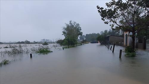 Miền Bắc hửng nắng; miền Trung đón bão số 13, mưa to đến rất to