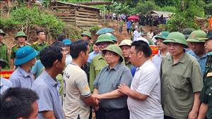 Thủ tướng tới Điện Biên, thăm hỏi người dân, chỉ đạo khắc phục hậu quả thiên tai nặng nề