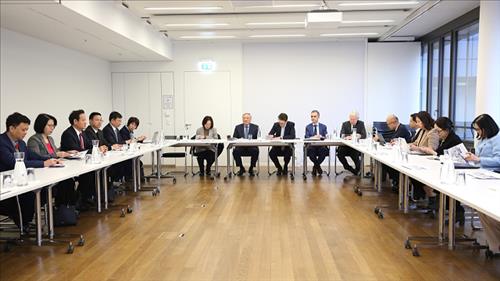 Thúc đẩy kết nối Trung tâm tài chính quốc tế Việt Nam với thế giới