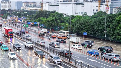 Bắc Bộ và Nam Bộ mưa dông; Trung Bộ ngày nắng nóng, có nơi nắng nóng gay gắt