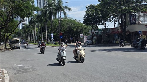 Bắc Bộ và Trung Bộ ngày nắng, có nơi nắng nóng; Nam Bộ mưa dông vài nơi