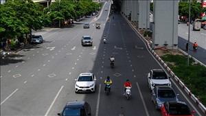 Bắc Bộ và Trung Bộ ngày nắng, Nam Bộ mưa dông rải rác