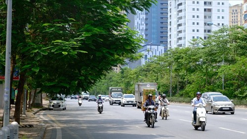 Bắc Bộ và Trung Bộ tiếp tục nắng nóng, Nam Bộ có mưa dông