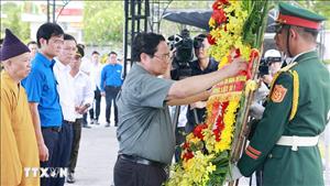 Thủ tướng tri ân các lãnh đạo tiền bối và người có công tại Quảng Trị và Huế