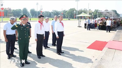 Tổng Bí thư, Chủ tịch nước Tô Lâm dâng hương tưởng nhớ Chủ tịch Hồ Chí Minh