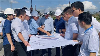 Đoàn công tác của EVNNPT khảo sát tuyến đường dây 500kV Vũng Áng - trạm cắt Hoà Bình 2