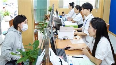 Tiếp tục hoàn thiện tổ chức bộ máy của hệ thống chính trị và chuẩn bị Đại hội đảng bộ các cấp