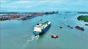 Thực hiện các giải pháp phát triển hiệu quả vận tải đường thủy