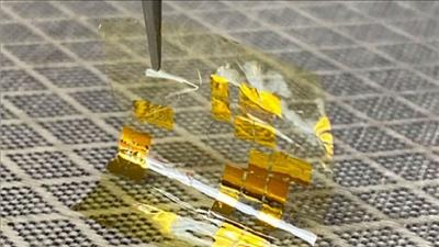 Vật liệu pin mặt trời mỏng gấp 15 lần tờ giấy