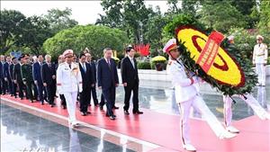Lãnh đạo Đảng, Nhà nước dâng hương tưởng niệm các Anh hùng liệt sỹ và vào Lăng viếng Chủ tịch Hồ Chí Minh