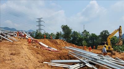 Gần 600 kỹ sư, công nhân EVNNPT “tiếp sức” cho dự án đường dây 500kV Lào Cai – Vĩnh Yên