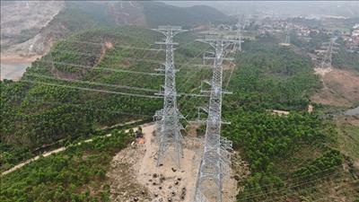 Hoàn thành 4 mạch đường dây 500kV đấu nối từ trạm biến áp 500kV Vĩnh Yên