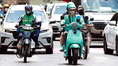 TPHCM dự kiến chuyển đổi 400.000 xe máy xăng sang xe điện cho tài xế công nghệ