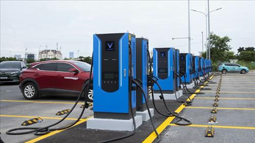 Xây dựng hạ tầng cho xe điện để việc chuyển đổi thuận lợi và bền vững