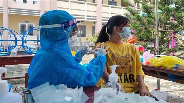 Thủ tướng Chính phủ phát động chiến dịch tiêm chủng xuyên Tết