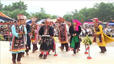 Bảo tồn các lễ hội truyền thống dân tộc thiểu số phục vụ phát triển du lịch