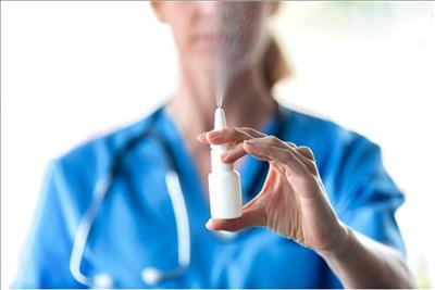 Mỹ đang phát triển vaccine ngừa COVID-19 dạng xịt mũi