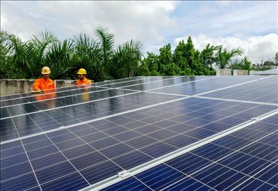 214 khách hàng tại Hà Tĩnh nhận gần 9 tỷ đồng tiền điện mặt trời