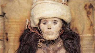 Trung Quốc: Tìm thấy xác ướp bí ẩn ở sa mạc tại Tân Cương