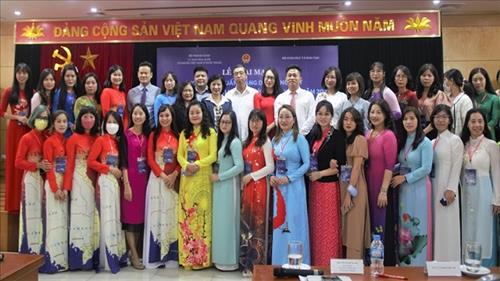 Nâng cao năng lực nghiệp vụ cho giáo viên dạy tiếng Việt ở nước ngoài
