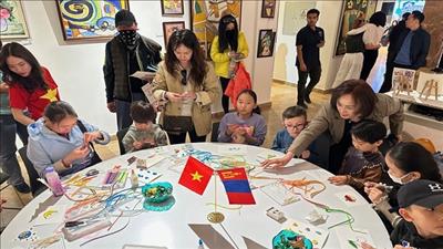Quảng bá văn hóa Việt Nam tại Triển lãm Nghệ thuật tiêu điểm quốc tế 2023