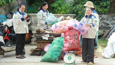 Thành phố Huế: Thu mua phế liệu, rác thải nhựa qua ứng dụng điện thoại