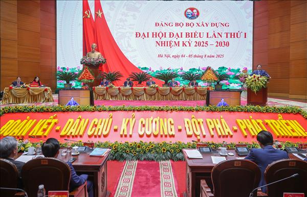 Thủ tướng: Đột phá phát triển các phương thức giao thông, thúc đẩy giao thông xanh và đô thị thông minh 