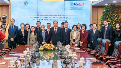 Tăng cường hợp tác với USAID trong lĩnh vực bảo vệ môi trường
