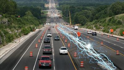 Indiana thử nghiệm đường cao tốc bê tông từ tính để sạc không dây cho xe điện đầu tiên trên thế giới