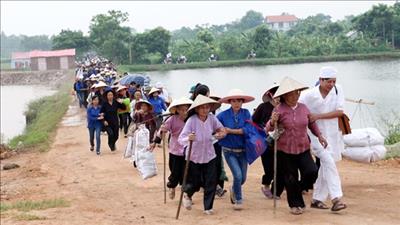 Liên kết các thế hệ trong hoạt động ứng phó với biến đổi khí hậu