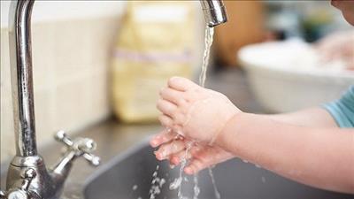 Xem xét giảm giá nước sạch sinh hoạt cho người dân bị ảnh hưởng bởi dịch Covid-19